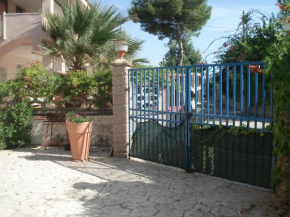 Appartavilla su spiaggia con giardino alberato, Granelli